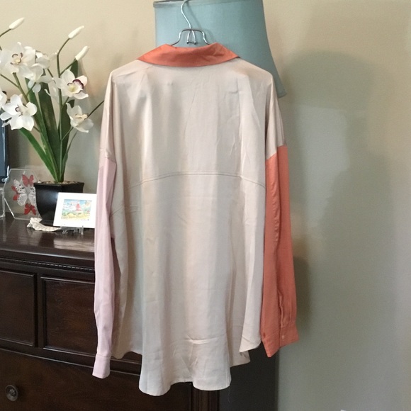 Colorblock Button-Up Blouse - Picture 2 of 5